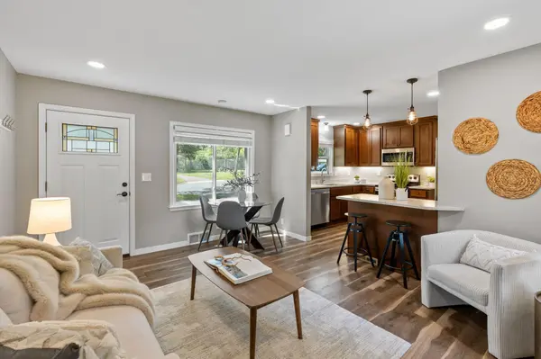 2097 Belmont LN E, North Saint Paul, MN 55109