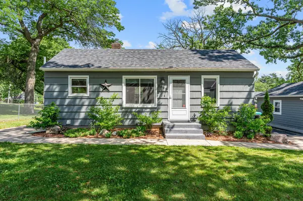 2097 Belmont LN E, North Saint Paul, MN 55109