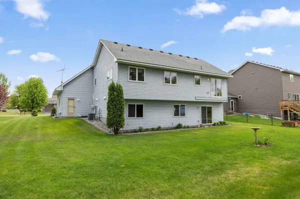 8707 Preserve BLVD N, Chisago City, MN 55013