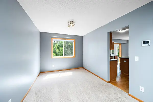 550 Hawthorne Woods DR, Eagan, MN 55123