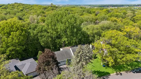 6533 Navaho TRL, Edina, MN 55439