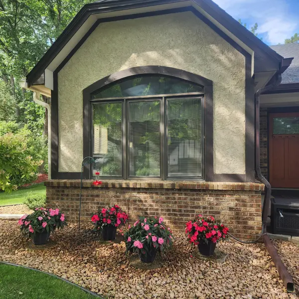3694 Windtree DR, Eagan, MN 55123