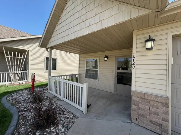 1729 6th ST W, West Fargo, ND 58078
