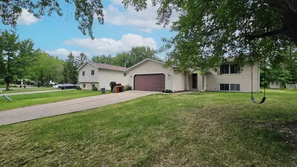 1150 Glendon ST N, Maplewood, MN 55119