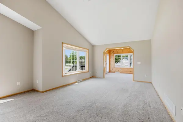 1013 Prairie View DR SW, Hutchinson, MN 55350