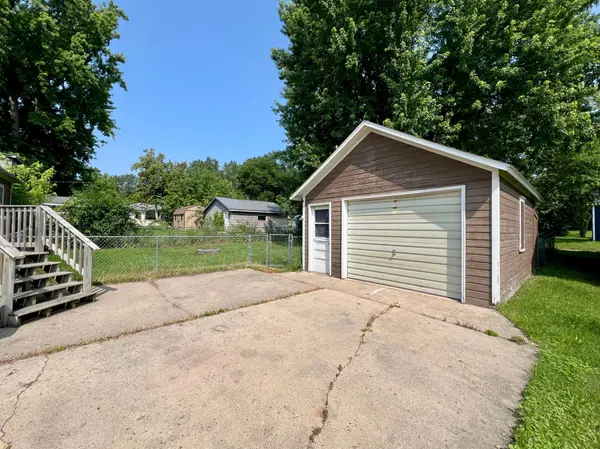 450 7th ST NW, Valley City, ND 58072