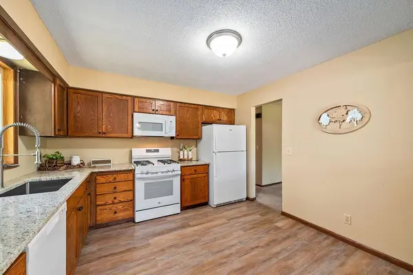 15769 Hayes TRL, Apple Valley, MN 55124