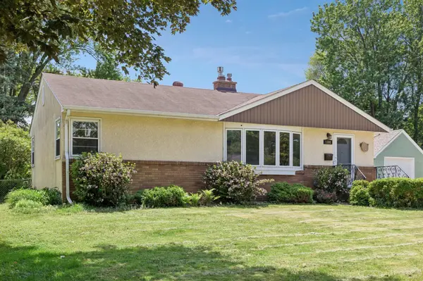 1306 Ryan AVE W, Roseville, MN 55113