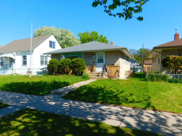 1087 Magnolia AVE E, Saint Paul, MN 55106