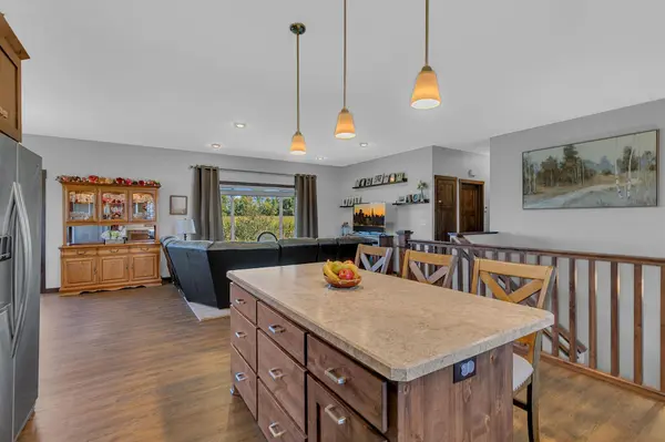 932 Waters Edge CIR, Avon, MN 56310