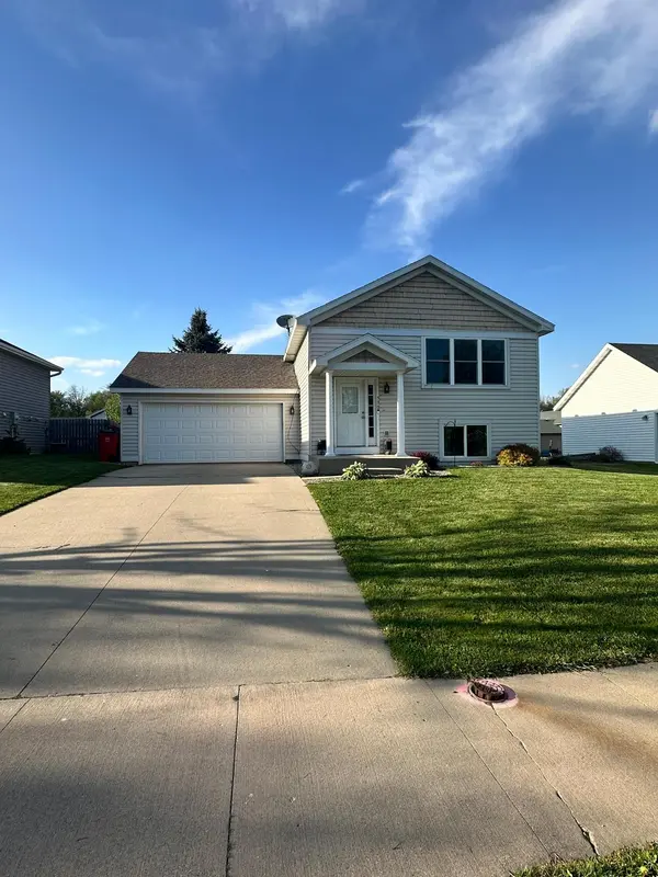 530 7th ST SW, Pine Island, MN 55963