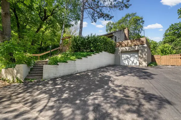 1115 W Medicine Lake DR, Plymouth, MN 55441