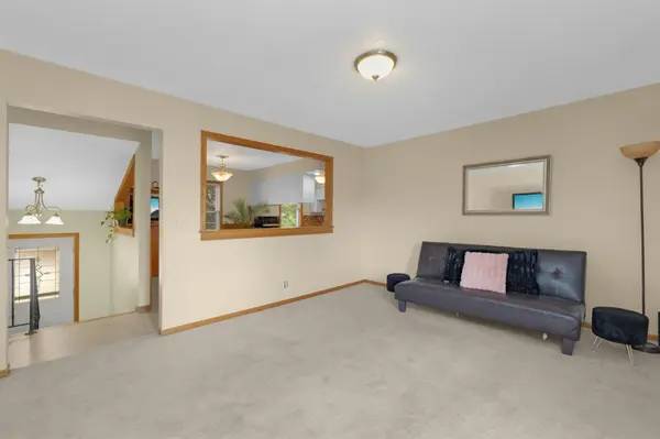 846 Jonathan DR, Apple Valley, MN 55124