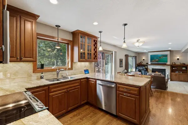 17880 Liv LN, Eden Prairie, MN 55346