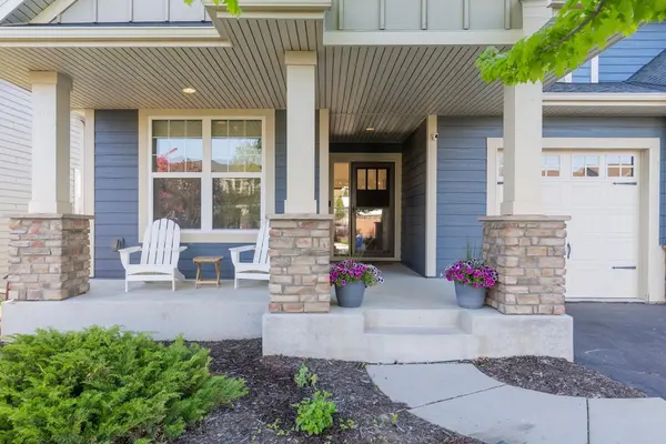 8821 Reflections RD, Chanhassen, MN 55317