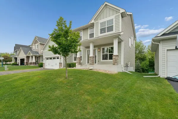1202 Rosemary LN, Chaska, MN 55318