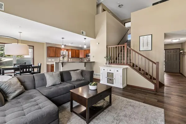 593 Stonewood WAY, Burnsville, MN 55306