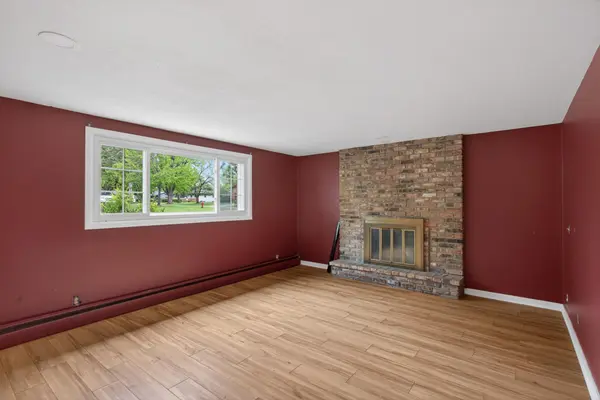 7856 Florida CIR N, Brooklyn Park, MN 55445