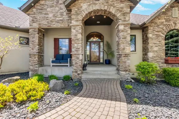 19700 Oak Grove AVE, Prior Lake, MN 55372
