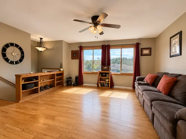 1035 Balsam AVE, La Crescent, MN 55947