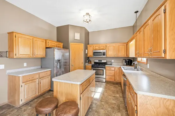 7364 Lambert AVE NE, Albertville, MN 55301