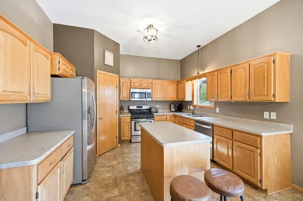 7364 Lambert AVE NE, Albertville, MN 55301