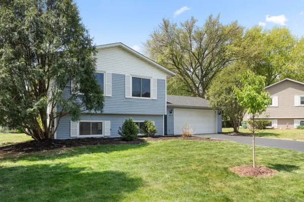 10276 Winter PL, Eden Prairie, MN 55347
