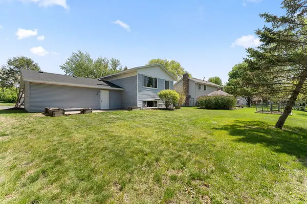 10276 Winter PL, Eden Prairie, MN 55347
