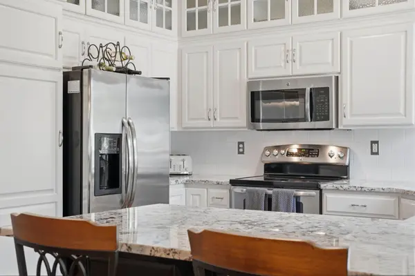 9644 Tree Farm RD, Eden Prairie, MN 55347