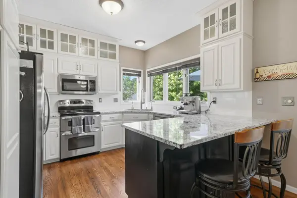 9644 Tree Farm RD, Eden Prairie, MN 55347