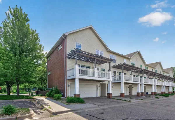 1667 Arona ST #8, Falcon Heights, MN 55108