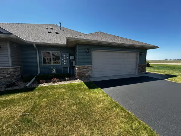 1636 Thunderbird RD #11, Marshall, MN 56258