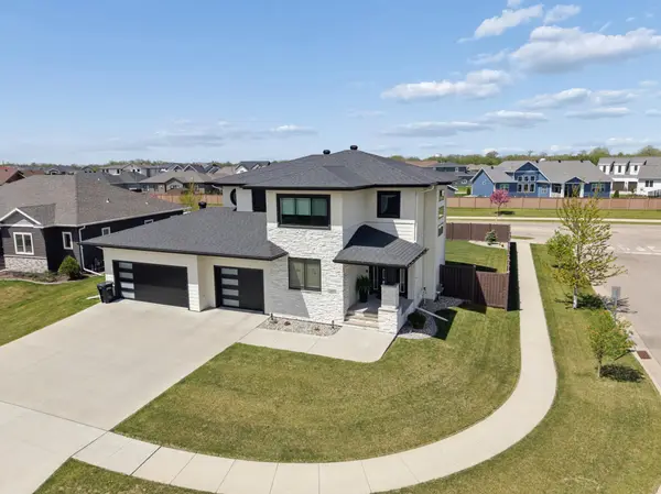 2402 N Pond DR E, West Fargo, ND 58078