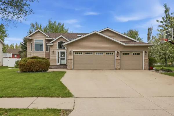 3327 46 AVE S, Fargo, ND 58104