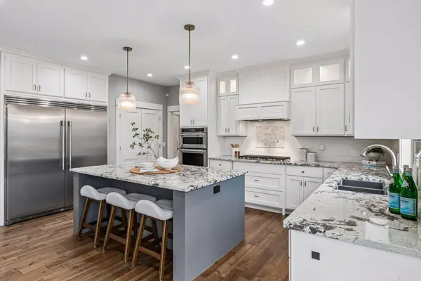 13222 Dahlgren RD, Minnetonka, MN 55305