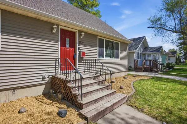 1707 6th AVE S, Fargo, ND 58103
