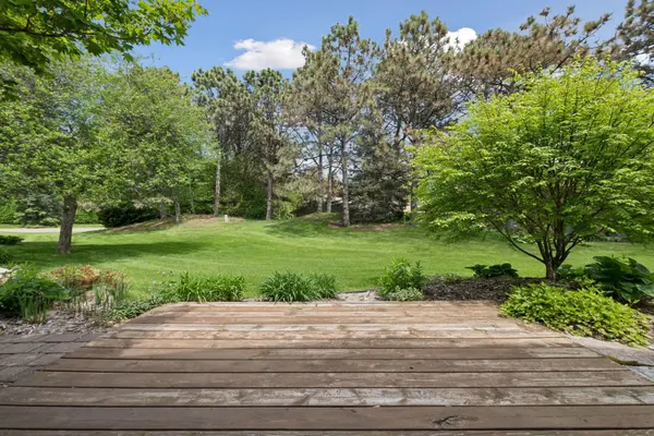 50 Kimberly LN N, Plymouth, MN 55447