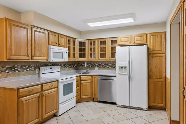 152 Avignon CT, Woodbury, MN 55125