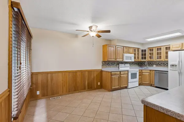 152 Avignon CT, Woodbury, MN 55125