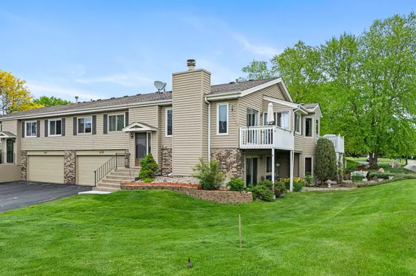 5189 Beachside DR, Hopkins, MN 55343