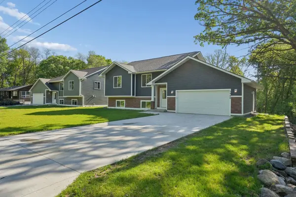 1880 Desoto ST N, Maplewood, MN 55117