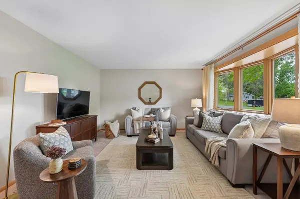 881 Pandora DR NE, Fridley, MN 55432