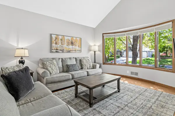 645 Lake Pine DR, Shoreview, MN 55126