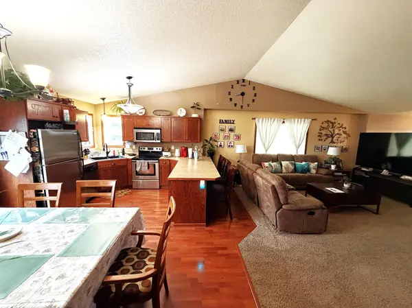 4294 Auburn AVE S, Fargo, ND 58104