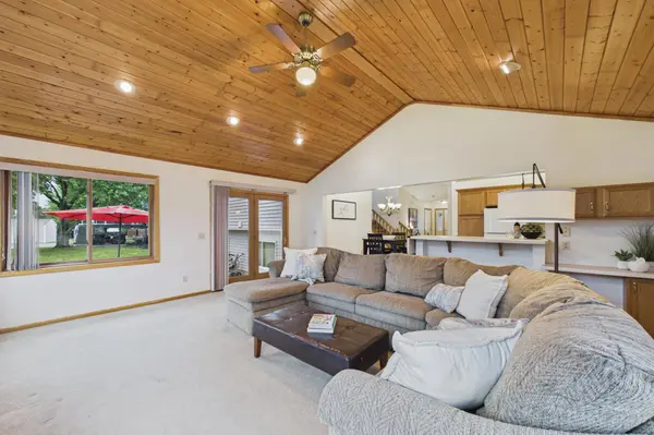 9176 Sierra RD, Woodbury, MN 55125