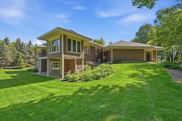 1415 Thelen Farm TRL, Houlton, WI 54082