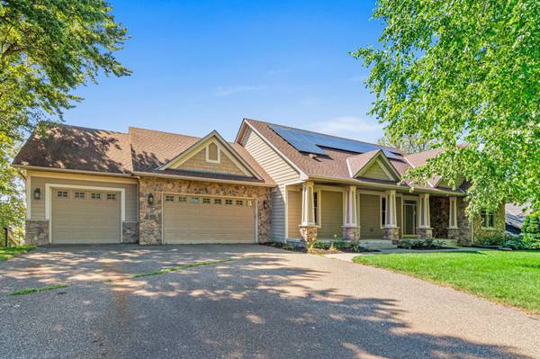 3447 Siems CT, Arden Hills, MN 55112