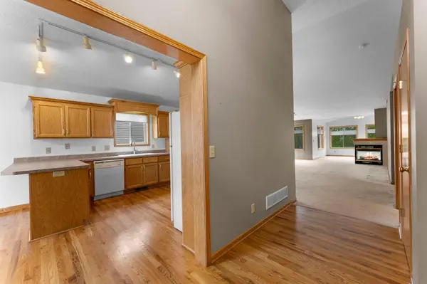 333 25th LN SE, Cambridge, MN 55008