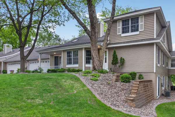 14748 Oak Run LN, Burnsville, MN 55306