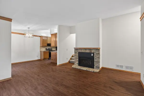14748 Oak Run LN, Burnsville, MN 55306
